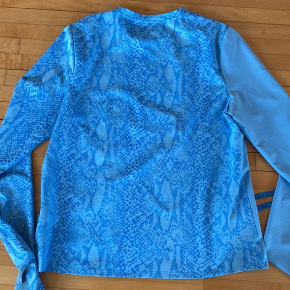Cloud Blue snakeskin top L - Picture 6 of 6